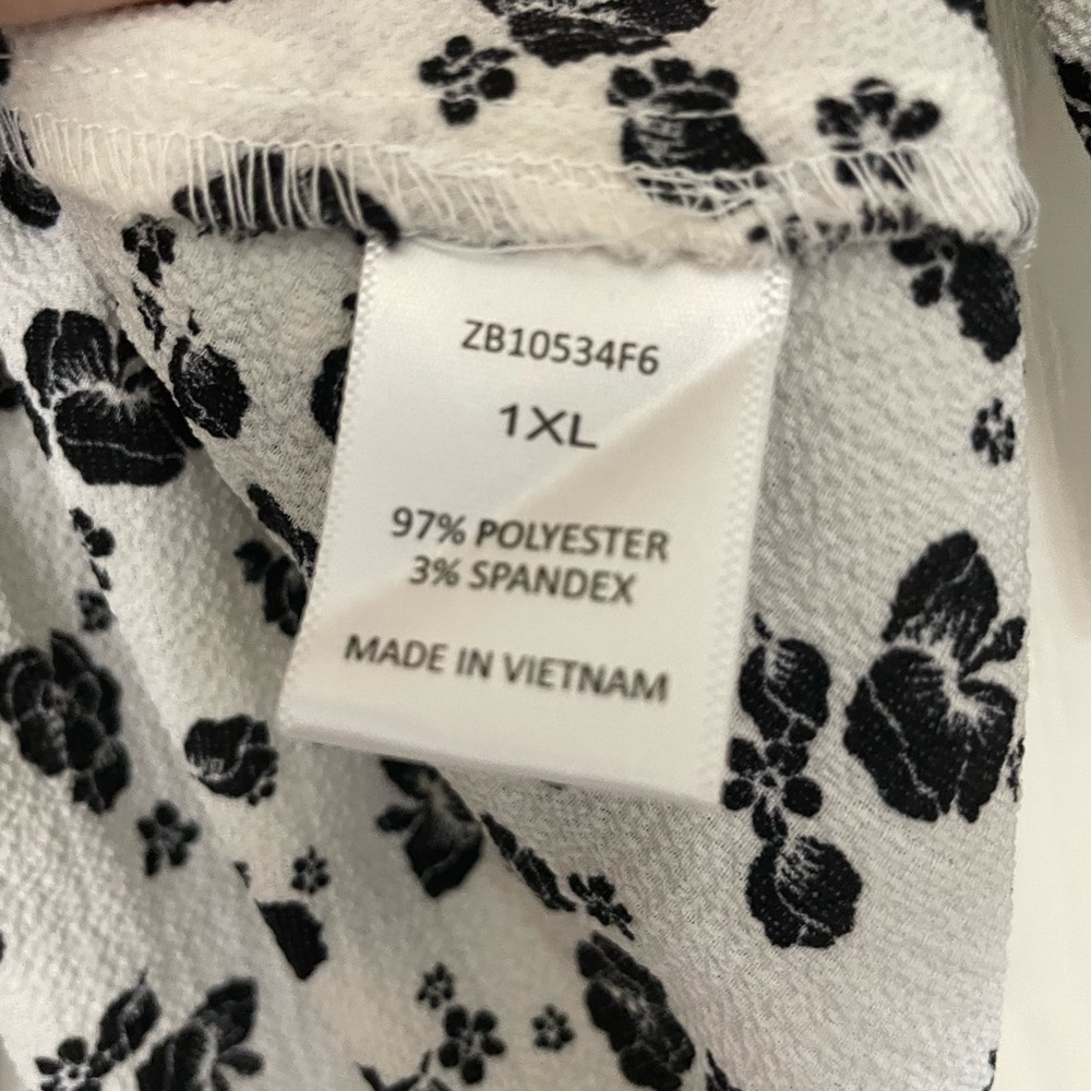 Zenobia Black & White Floral Peplum Tie Top - Picture 9 of 9